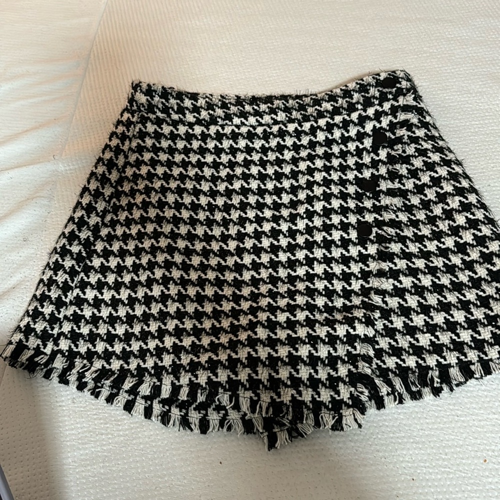 Black and white skort